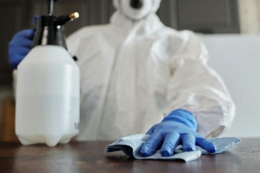 Chemikalienschutzhandschuhe: Worauf man bei Auswahl & Einsatz achten muss